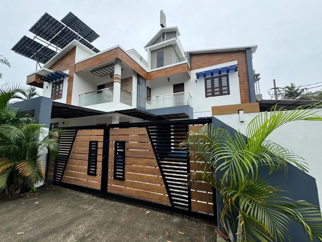 Venice Rosedale Alappuzha Hotel