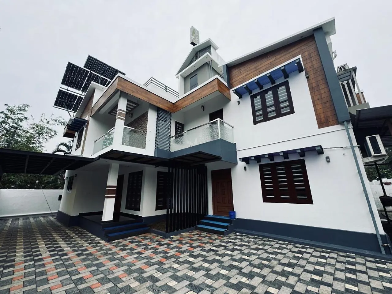 Venice Rosedale Alappuzha Hotel