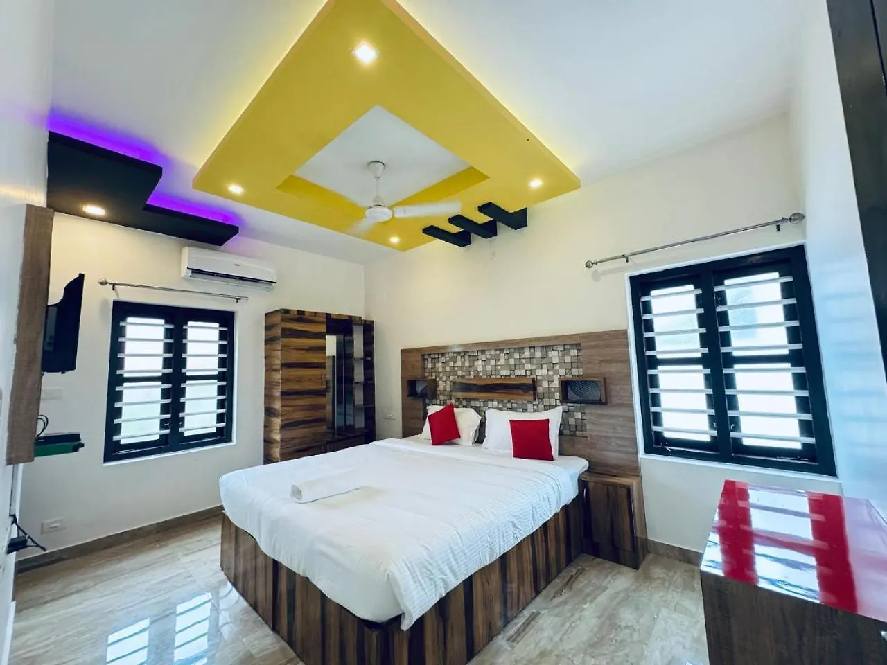Venice Rosedale Alappuzha Hotel