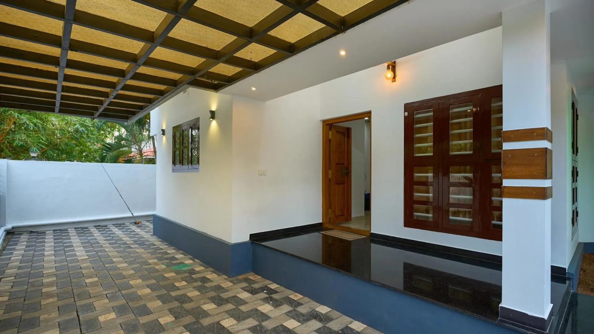 Venice Rosedale Alappuzha Hotel