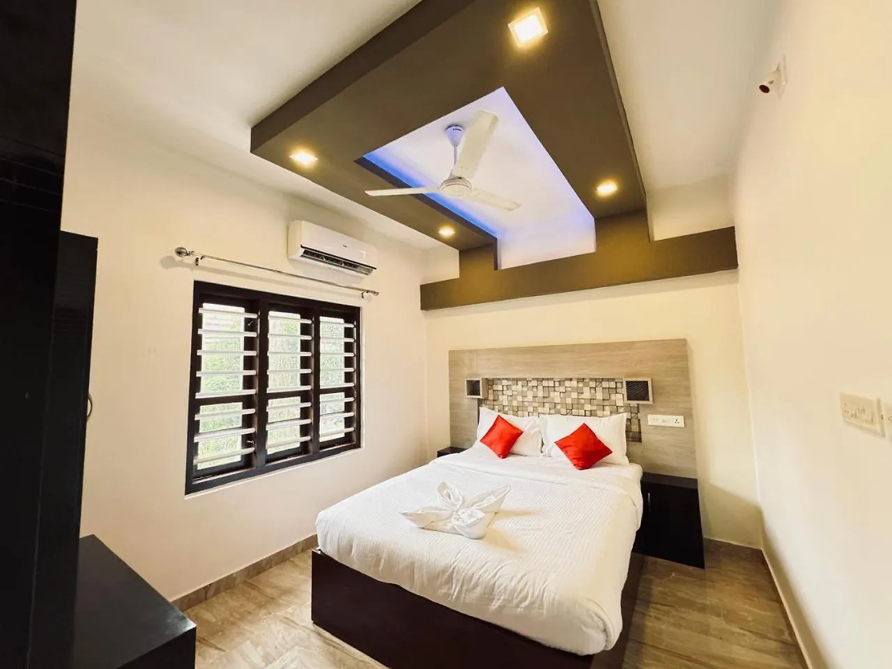 Venice Rosedale Alappuzha Hotel