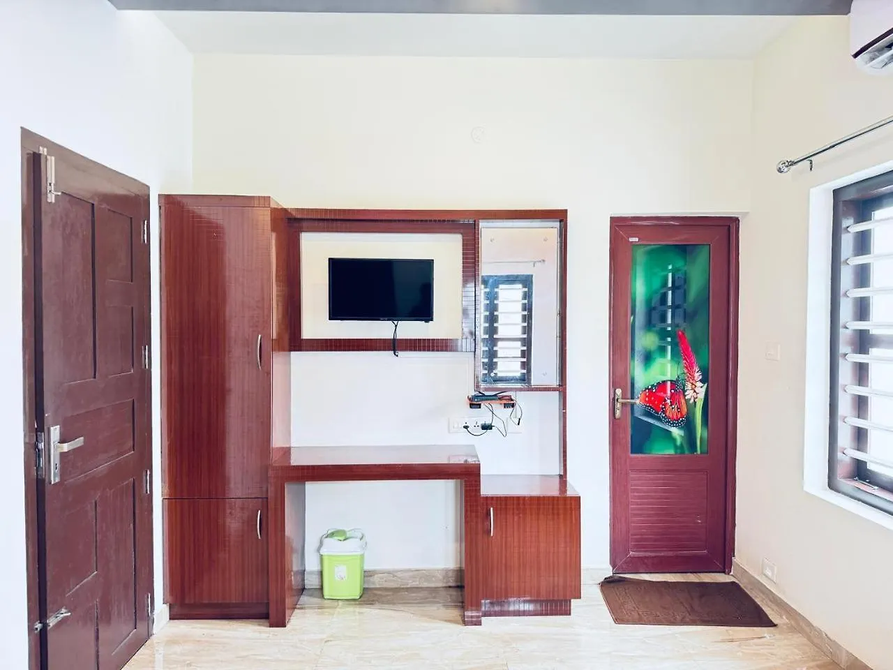 Venice Rosedale Alappuzha Hotel